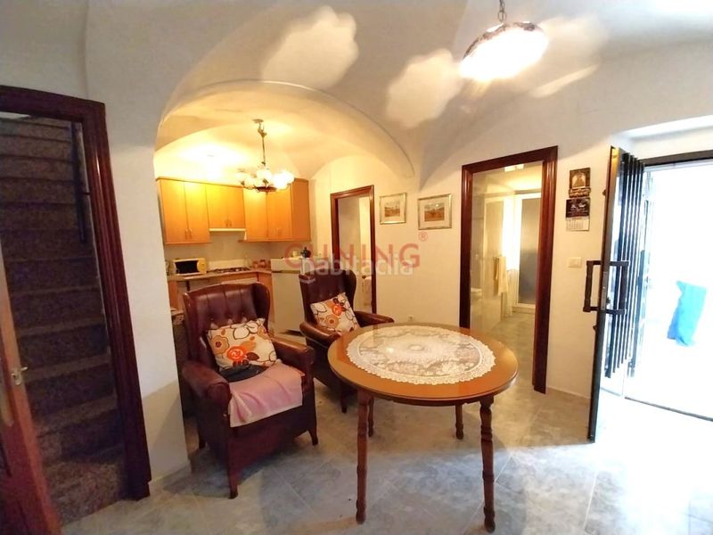 Foto b43bb838-9a88-42f9-80b8-4f0f83095f1c. Casa amb aparcament a Torremocha