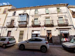 Edifici  N/a. Venta de edificio en trujillo, casa solariega, consta de tres pl