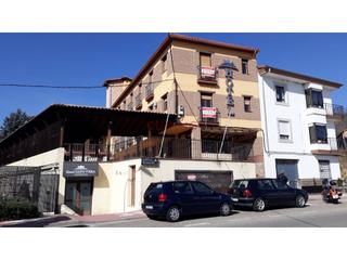 Edifici a Avenida de la constitución 5. Hotel en venta en cuacos de yuste.