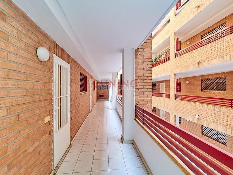 Foto 18f0e7a5-e1e8-4505-b626-44f517d1d1b5. Piso venta de apartamento , alicante, situado en un residencial con piscina comunitaria. en Torrevieja