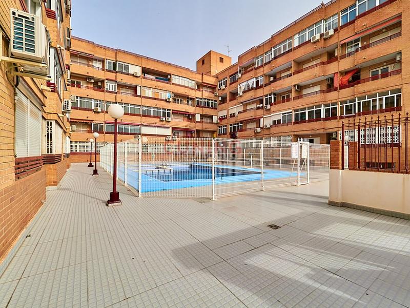 Foto 3fe4f2af-8be7-4baf-93ae-c78ca3d322c3. Piso venta de apartamento , alicante, situado en un residencial con piscina comunitaria. en Torrevieja