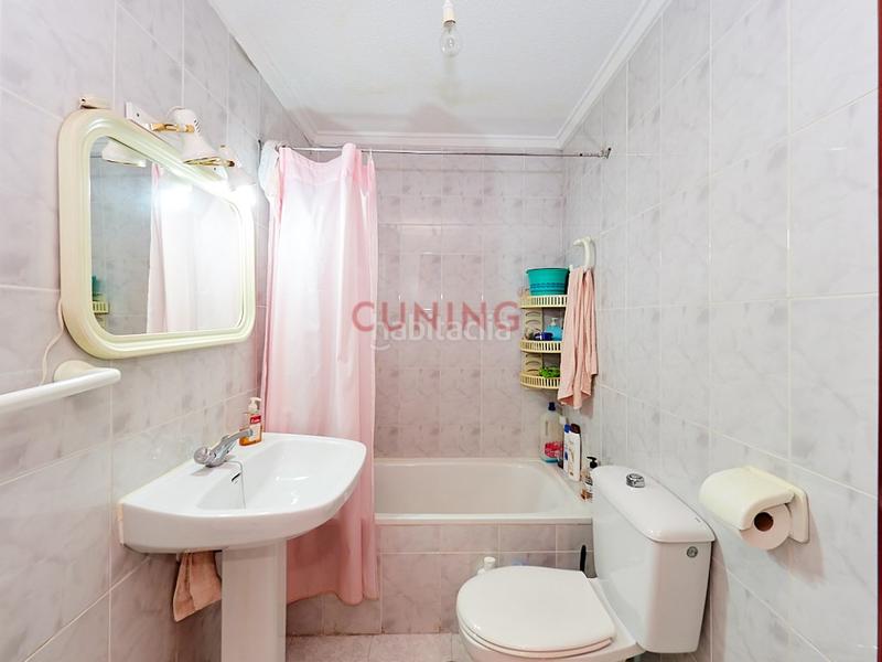 Foto 4b82480c-caf5-4d4e-91a0-228c4ff829f9. Piso venta de apartamento , alicante, situado en un residencial con piscina comunitaria. en Torrevieja