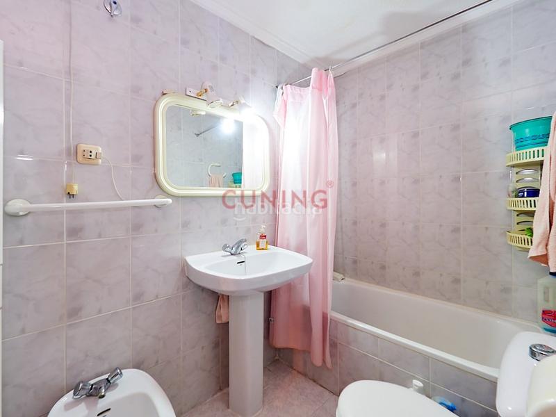 Foto 877a8976-fb60-4d59-b650-d128779e5e48. Piso venta de apartamento , alicante, situado en un residencial con piscina comunitaria. en Torrevieja