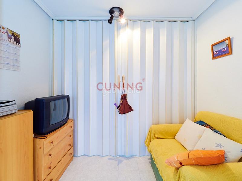 Foto 87acb608-ec4f-481a-a02e-37891ad1e2e7. Piso venta de apartamento , alicante, situado en un residencial con piscina comunitaria. en Torrevieja