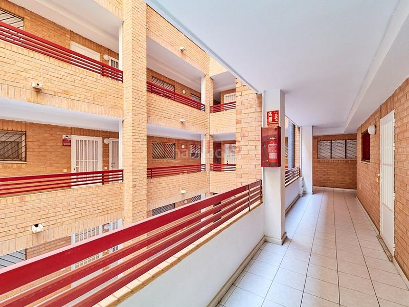 Foto bbb5465a-ab31-432f-97dc-158e2d1685ca. Piso venta de apartamento , alicante, situado en un residencial con piscina comunitaria. en Torrevieja