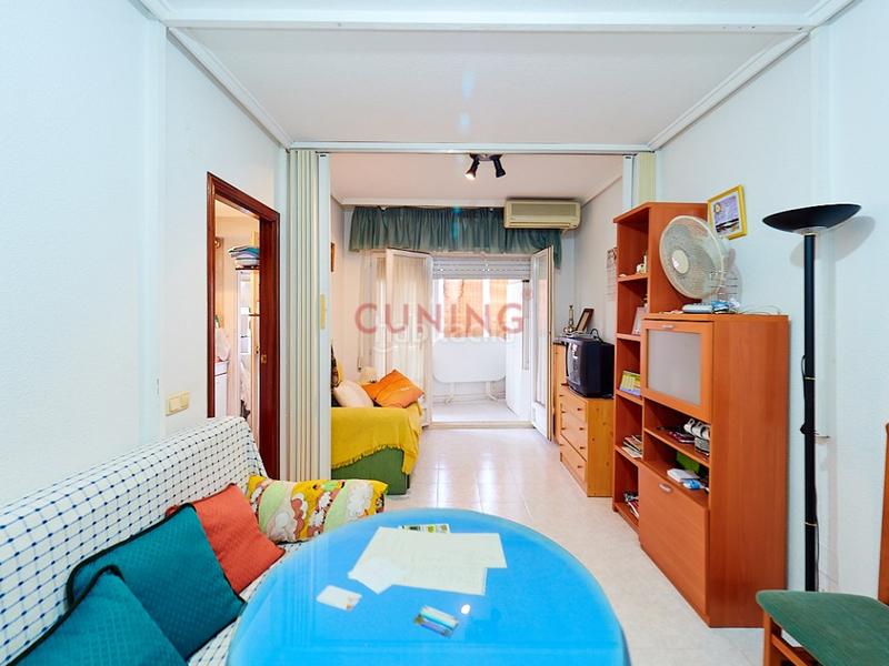 Foto c5967f74-3fd0-4891-9c00-2bc5dece5e95. Piso venta de apartamento , alicante, situado en un residencial con piscina comunitaria. en Torrevieja