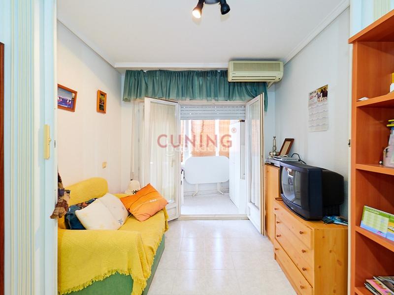 Foto f2f183f9-13b2-47f4-a93f-9c20e867c3f1. Piso venta de apartamento , alicante, situado en un residencial con piscina comunitaria. en Torrevieja