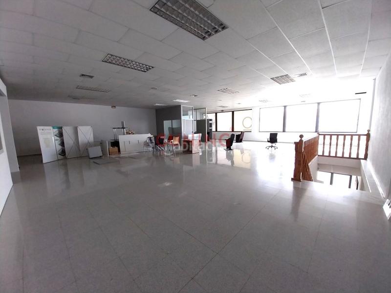 Foto 09eaa98d-20e2-4508-bef9-c5b4720d4c51. Alquiler local comercial alquiler de oficina situada en el polígono industrial las capellanías. en Cáceres