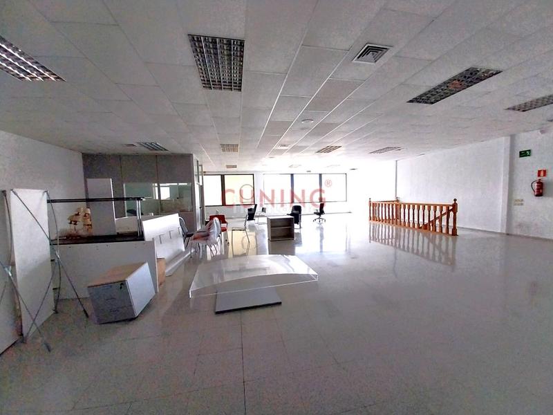 Foto 0b626cb7-85dd-4f50-b7ae-1353c7ee5145. Alquiler local comercial alquiler de oficina situada en el polígono industrial las capellanías. en Cáceres