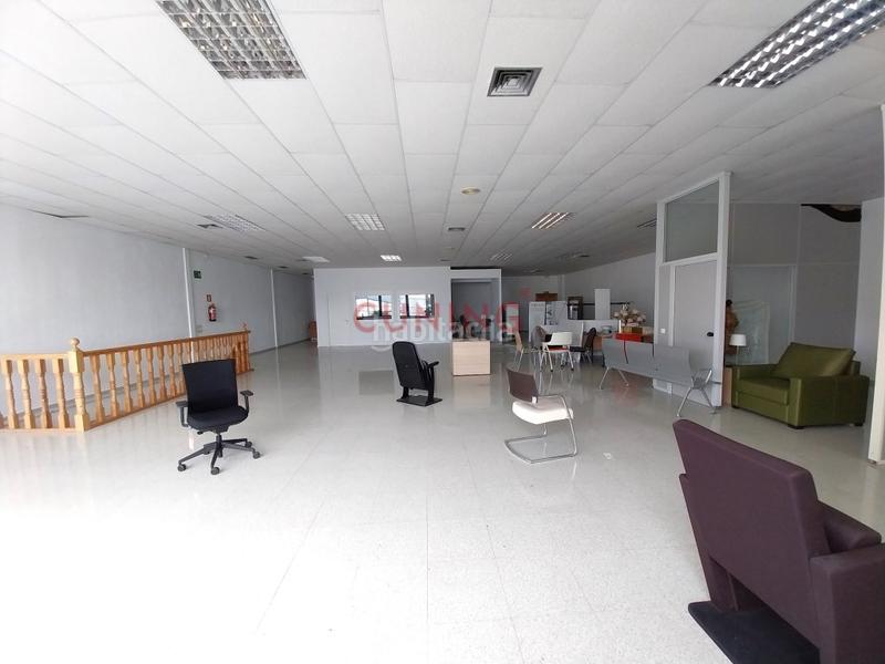 Foto 33ffe2b6-b806-4256-94f9-3c1b550bd4af. Alquiler local comercial alquiler de oficina situada en el polígono industrial las capellanías. en Cáceres