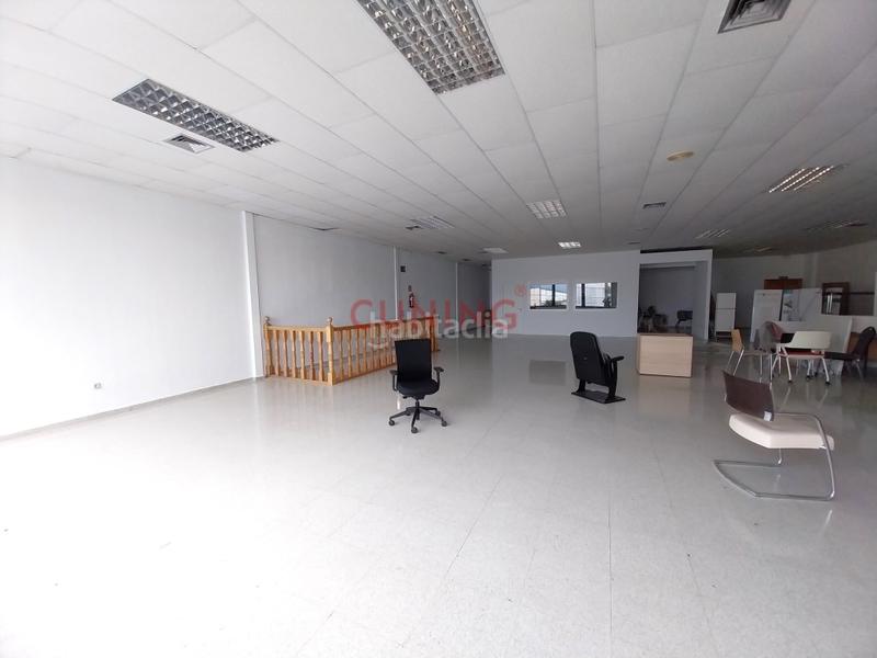 Foto 85e84d00-5e8f-4826-9ac7-2eb818e3d025. Alquiler local comercial alquiler de oficina situada en el polígono industrial las capellanías. en Cáceres