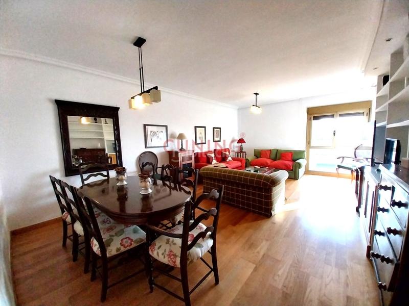 Foto b6841858-37cd-4ddd-b436-25569758f3ce. Location appartement avec parking piscine dans Centro Cáceres