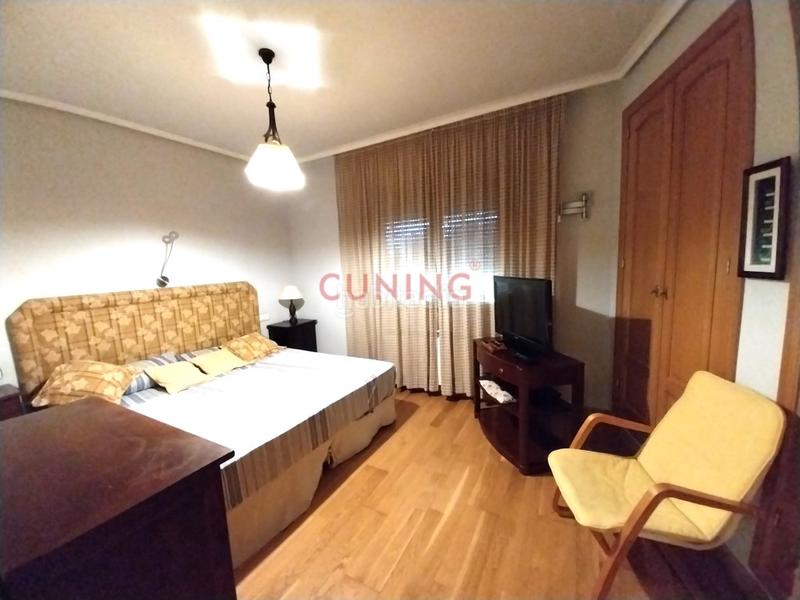 Foto 41e9390a-74b8-4cd8-91cb-64685431d392. Rent flat with parking pool in Centro Cáceres