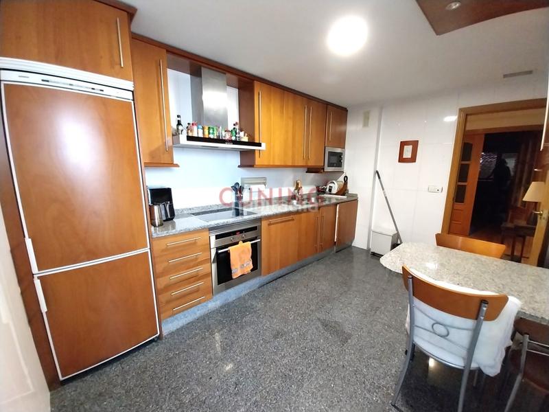 Foto 6e0c051a-dc57-4ef5-a24a-29936c6cb231. Rent flat with parking pool in Centro Cáceres