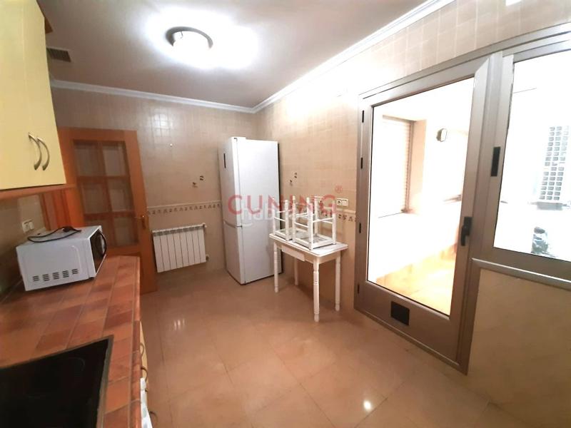 Foto b6ba2b85-88fc-4905-906d-4b70e933d0e2. Rent flat with parking in Centro Cáceres