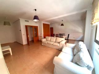 Location Appartement  N/a. Alquiler de piso con plaza de garaje situado en zona centro.