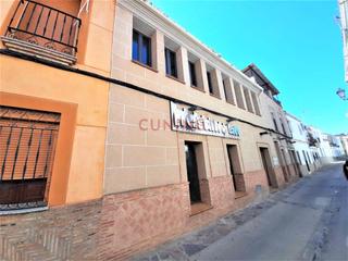 Edifici a Calle de la huerta 5. Edificio con local y vivienda en venta en talaván  cáceres.