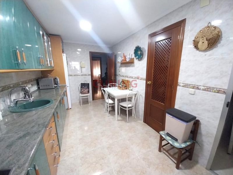 Foto 0a0146d3-9e0f-4c94-942a-f9c144cb5b11. Flat with heating parking in Centro Cáceres