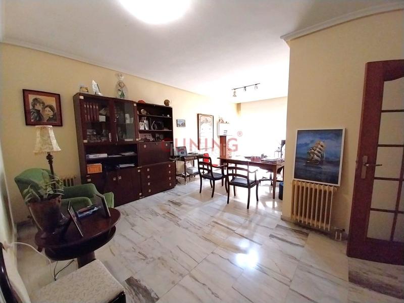 Foto 1aea0965-1846-47a3-9c77-8c2f3c259d59. Pis amb aparcament a Centro Cáceres