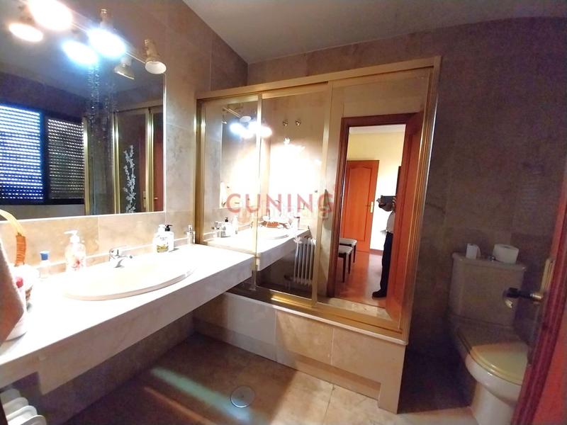 Foto e19c5cf7-4b43-4d2d-9bc4-858b7b0459c6. Pis amb aparcament a Centro Cáceres