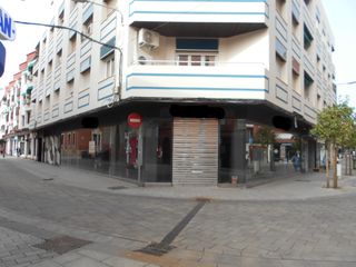 Lloguer Local Comercial a Calle feria 1. Inmobiliaria correal les ofrece un local comercial en la mejor z
