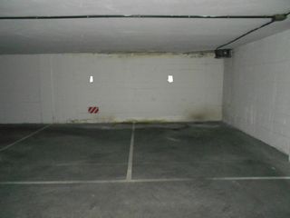 Parking coche en Calle General Rey