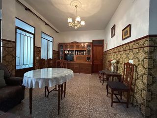 House  Calle san francisco 63. Edificio completo en venta: tres viviendas, dos garajes y desvan