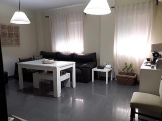 Casa a Villanueva de la Serena. Casa unifamiliar con muy poco uso y buhardilla preparada