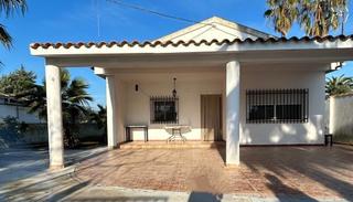 Chalet in Villanueva de la Serena. Chalet zona de regadio cercano a villanueva de la serena con pis