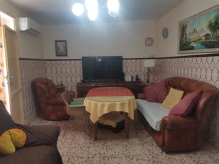 Casa en Villanueva de la Serena. Casa en venta en buen estado con terraza y trastero