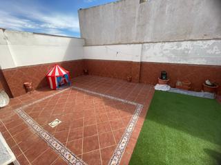 Maison à Calle hernández gil 20. Casa en venta reformada con gran patio y tejado nuevo