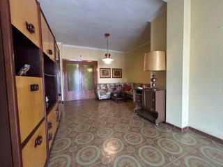 Flat in Calle san francisco 67. Piso amplio en venta en zona centro con un gran balcón