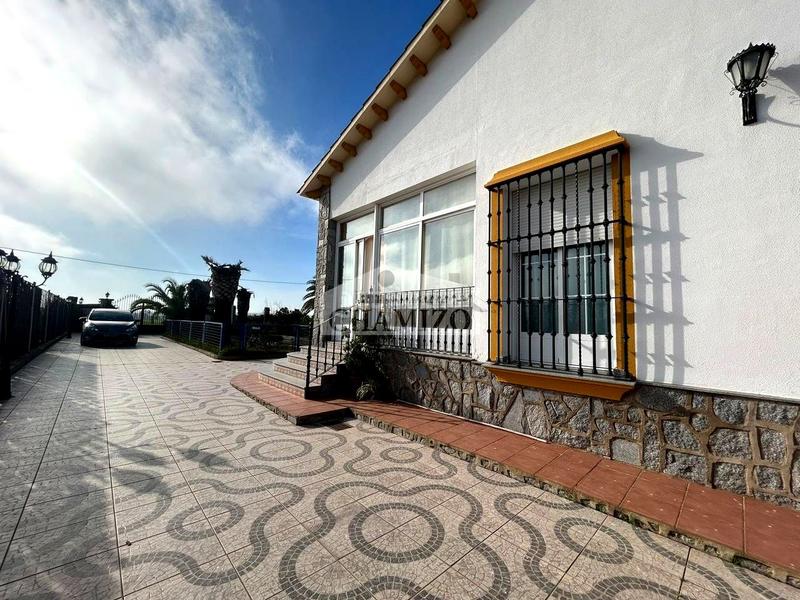 Foto bb373bcc-4fb5-46df-814e-35be029b1270. Chalet en calle san francisco 63 ¡¡¡gran chalet con piscina , en Villanueva de la Serena