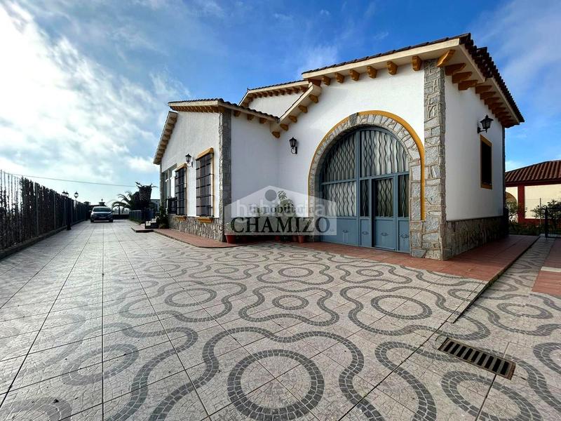Foto fc10d1ff-72bc-4c17-ae13-b0d59a6031f5. Chalet en calle san francisco 63 ¡¡¡gran chalet con piscina , en Villanueva de la Serena