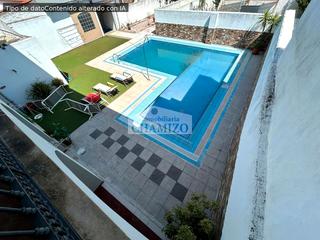 Casa en Calle san francisco 43. Impresionante casa con piscina, garaje y todas las comodidades