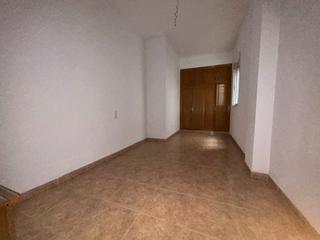 Pis  Calle san francisco 63. Piso bajo con entrada independiente y gran patio. !!!!! 95.000 €