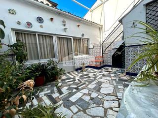 Casa  Calle adelardo covarsí 34. Casa en venta en buen estado con terraza lista para vivir