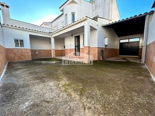 Casa a Villanueva de la Serena. Casa en venta con gran patio y garaje lista para vivir en la pob