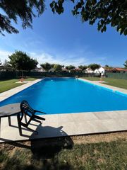 Chalet en Calle san francisco 43. !!! oportunidad ¡¡¡¡ chalet en urbanizacion  con: (piscina, pist