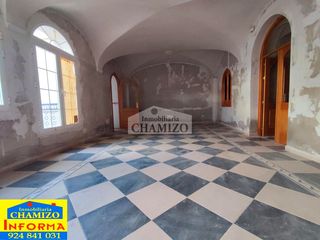 Casa  Calle san francisco 63. ????gran casa con patio?? y garaje?? totalmente reformada muy bi