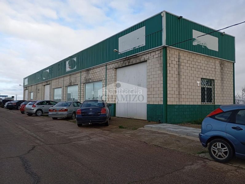 Foto 058d74ec-fa76-48e7-945e-95b4bf89a366. Nau industrial a Coronada (La)