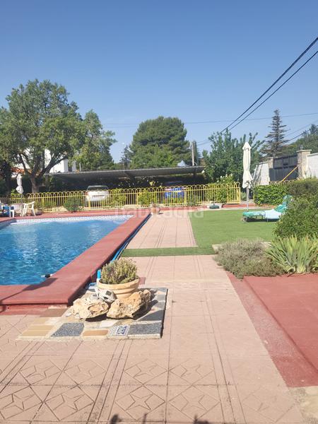 Foto ae218916-97b9-4bfe-b4f6-3224ad2581b6. Xalet amb xemeneia calefacció aparcament piscina a Albacete