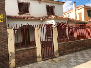 Chalet  Calle torres quevedo. Se vende chalet exclusivo en el centro de albacete
