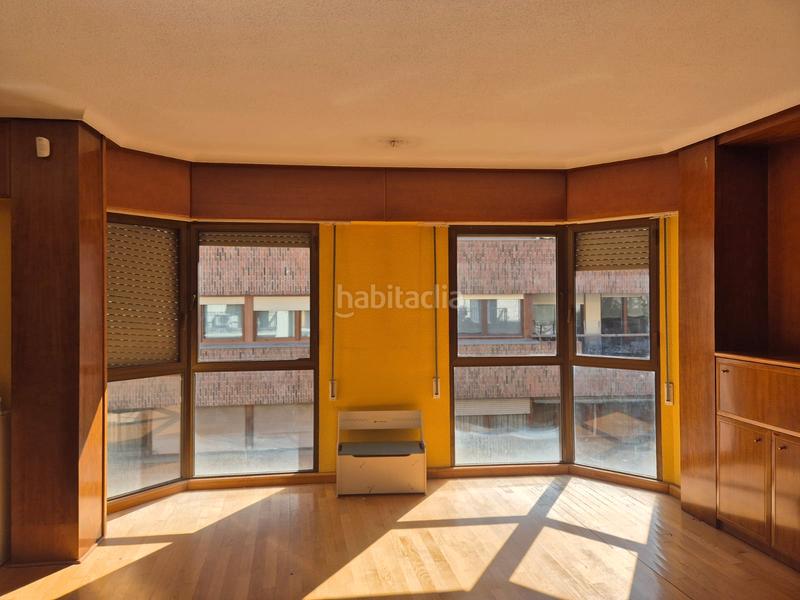 Foto 36842bb7-f78e-464b-bae9-57069c6a6136. Pis amb xemeneia calefacció aparcament a Centro Albacete