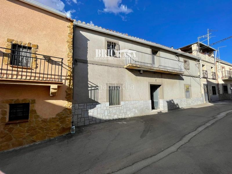 Foto 8f274bf8-4baf-4d5c-8ace-d38790842d00. Casa brickasa inmobiliaria les ofrece, casa de pueblo en venta, una gran vivienda con unas grandes oportunidades. la vivienda se compon en Torrequemada