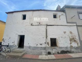 Casa  Calle las eras. Brickasa inmobiliaria les ofrece, casa de pueblo en venta, a sol