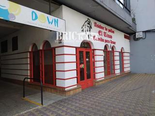 Location Local commercial  Avenida de hernán cortés. Local comercial en alquiler en cáceres, con 55 m2, con escaparat