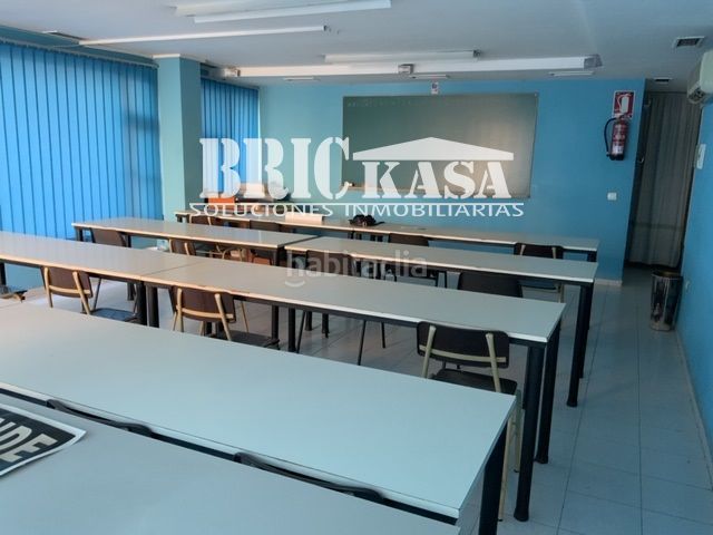 Foto c6096284-43fe-4d8a-bdbc-a82bac2e237d. Local comercial a Centro Cáceres