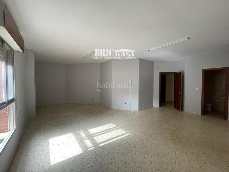 Foto 0b8eebf2-5c2e-40c6-965d-34c201aa77ce. Rent office space in Centro Cáceres