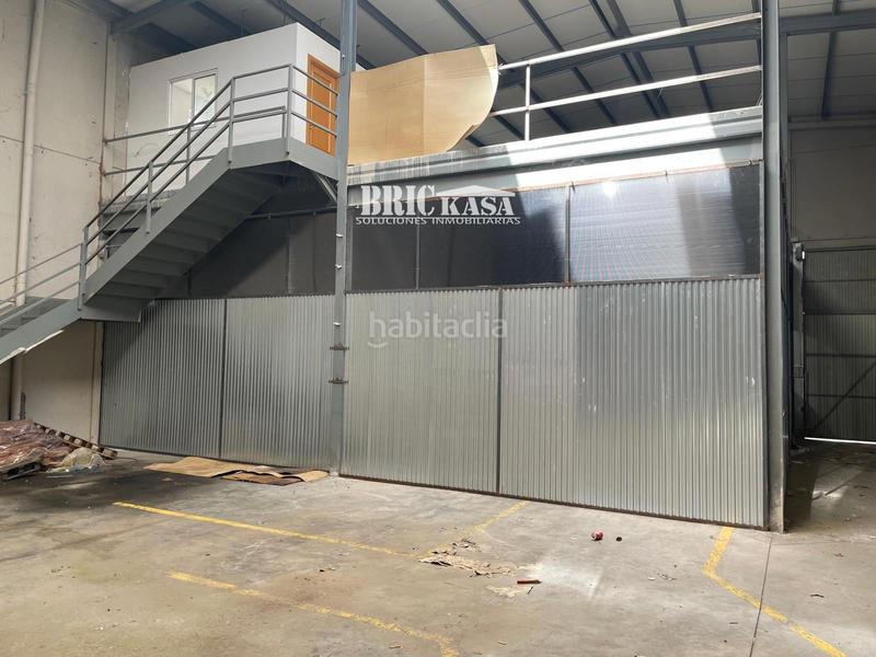 Foto 0344fd47-d9ae-4656-a0c6-a1e584645dc3. Bâtiment à usage industriel dans Chiloeches